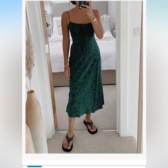 Elegant Green Paisley Dress - Picture 2 of 8